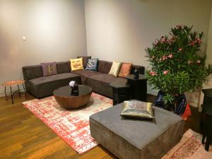 TUNE Stoffsofa links geschlossen 4